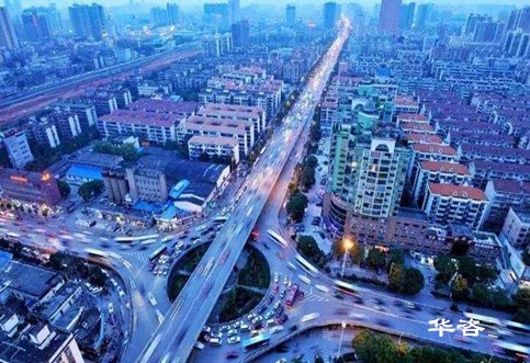 華咨交通裝上智慧的電腦，專家團隊積極推進城市交通優(yōu)化智慧思考方式