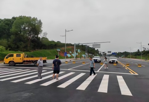 華咨交通工程師團(tuán)隊(duì)赴黃江公路、秋江路開(kāi)口涉路安評(píng)現(xiàn)場(chǎng)踏勘